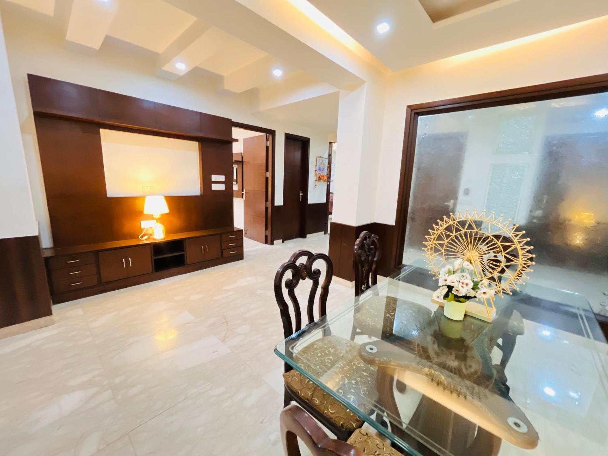 Bed & Breakfast Isuites Residency New Delhi