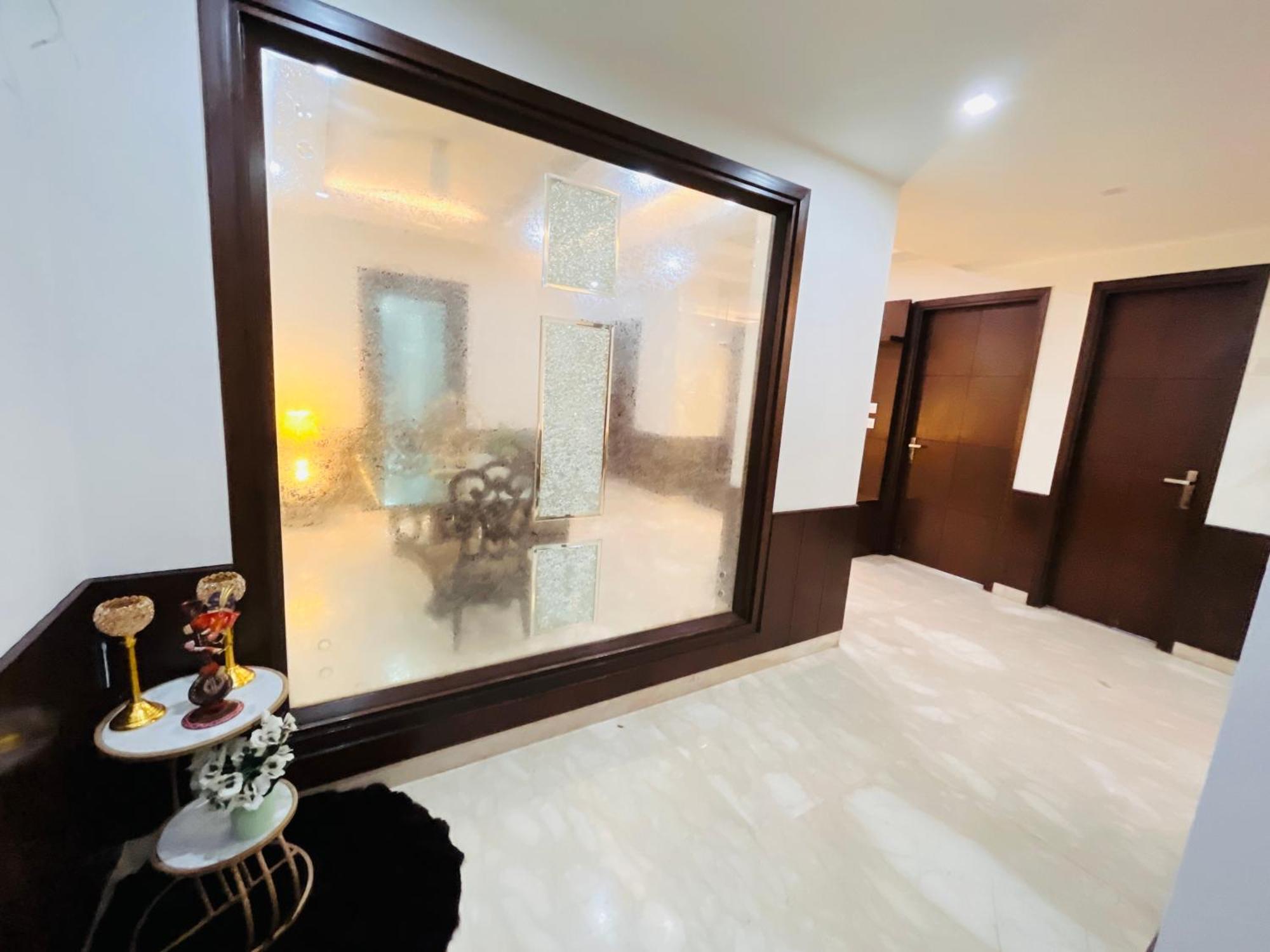Isuites Residency Bed & Breakfast *